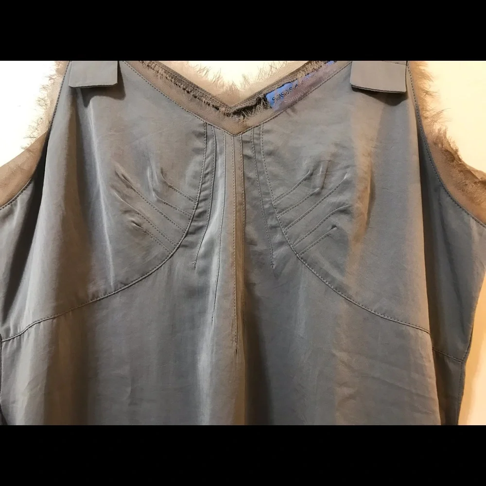 🌺 Simple Vera Unique Tank Top - Picture 5 of 7